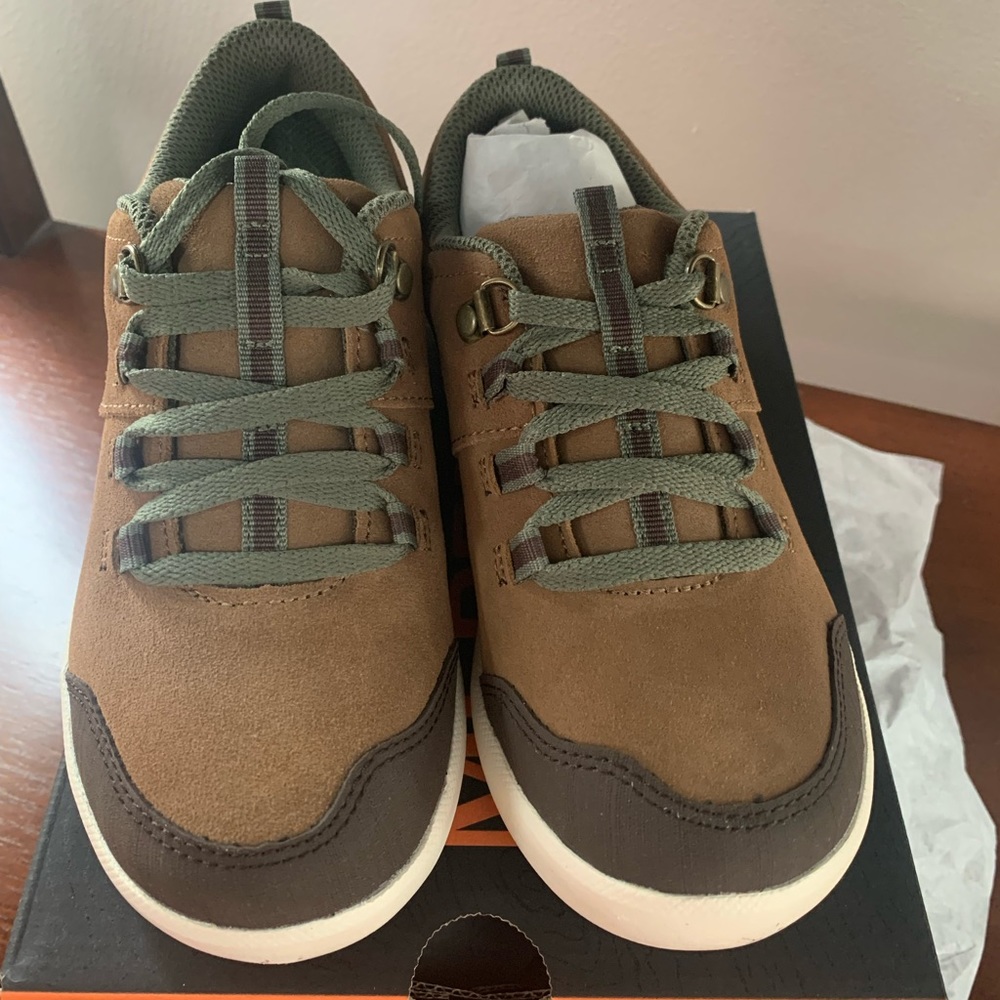 Merrell boys shoe - new in box